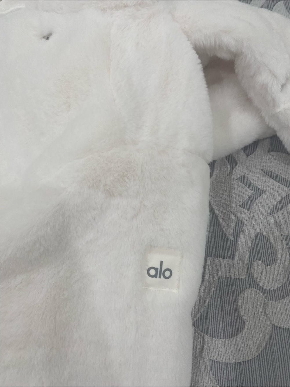 NWT ALO faux fur foxy ivory jacket removal hoodie - Picture 11 of 13
